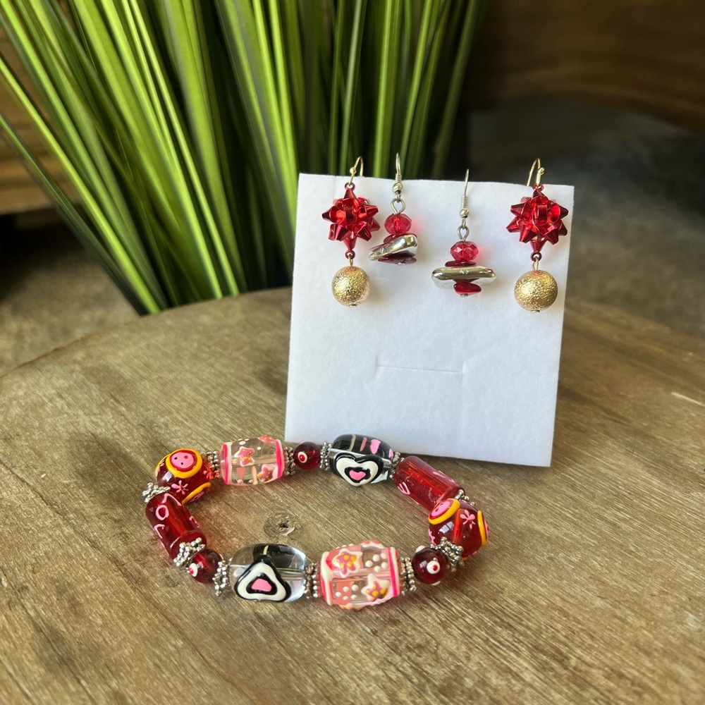 Holiday jewelry bundle. Christmas and Valentine’s Day.